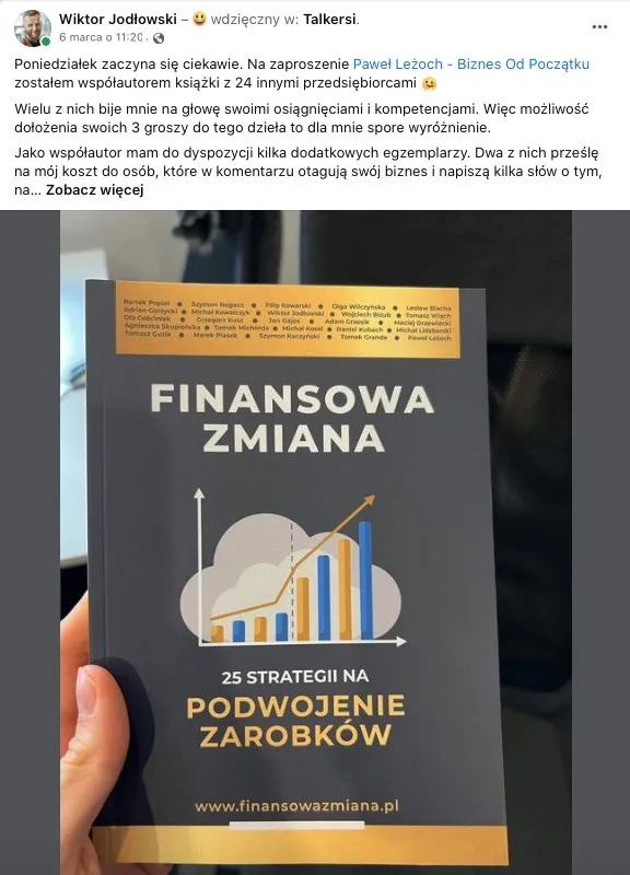 Wiktor Jodłowski, współautor, z egzemplarzem książki